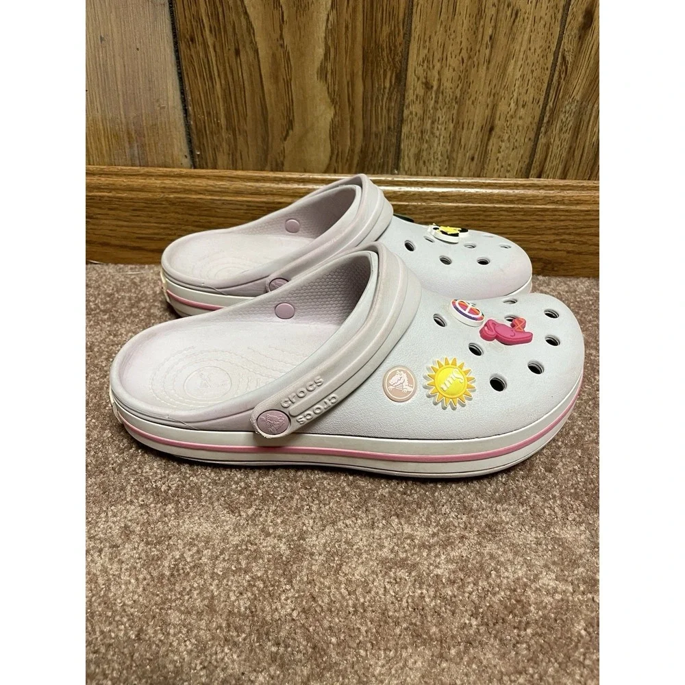 Crocs‎ Girls Size J 6 Pink Crocs 5 Jibbitz Charms